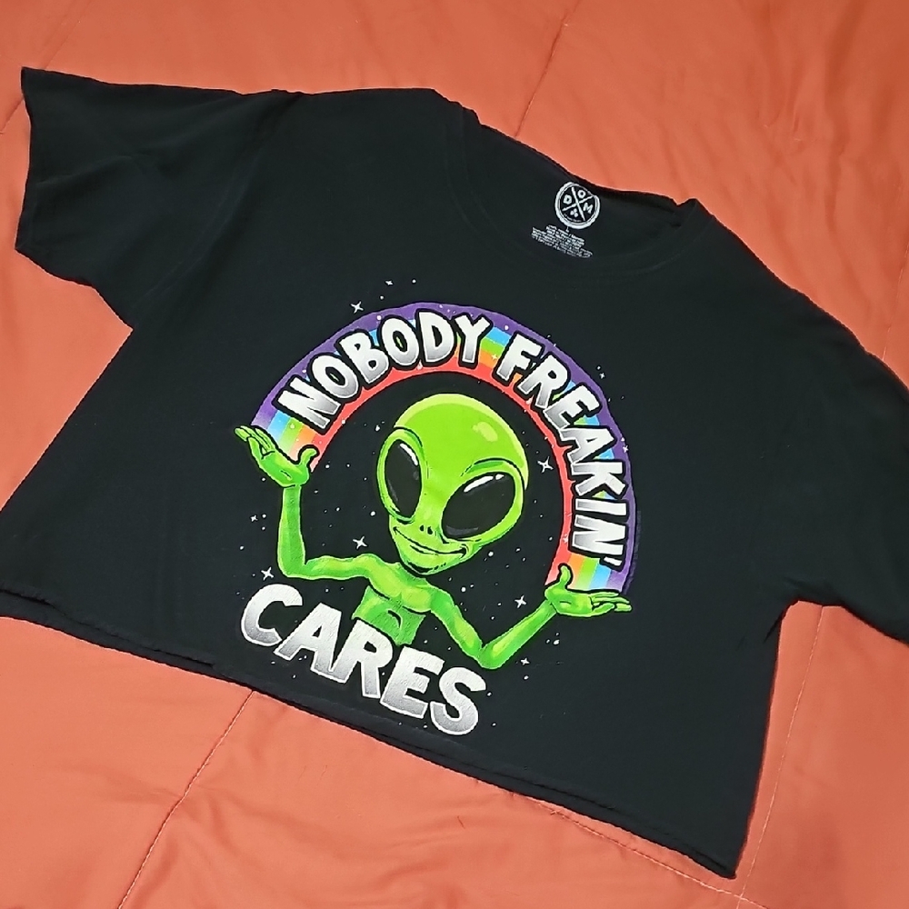 Black Alien Graphic Crop Tee